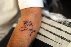 Cowboy hat wasp bee tattoo Groningen