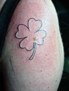PUUR portfolio - klavertje vier tatoeage - clover 4 tattoo
