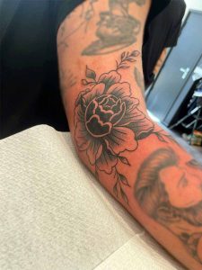 Tattoo Shop Groningen - PUUR portfolio - Roos tatoeage